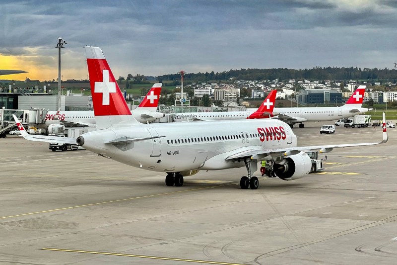 Un membru al echipajului avionului Swiss Air, care a aterizat de urgență în Austria după ce decolase de la București, a murit în urma rănilor suferite