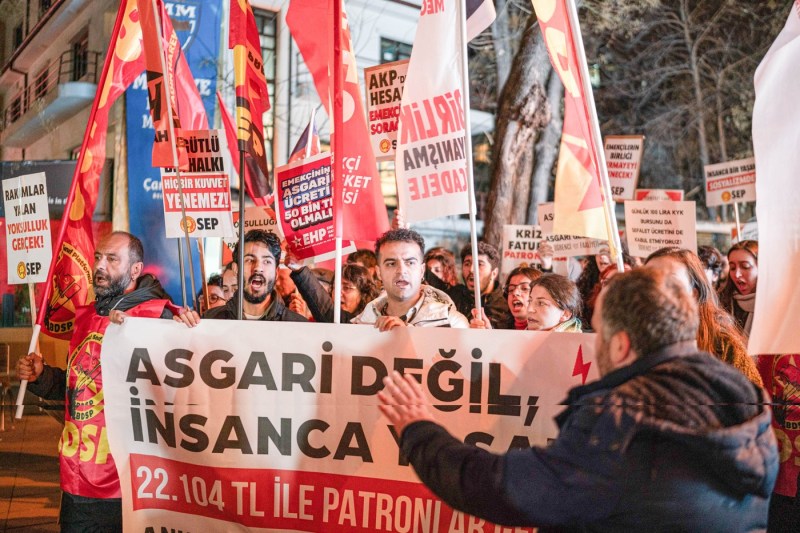 Proteste anti-guvernamentale la Ankara. Manifestanții, nemulțumiți de cuantumul majorării salariului minim