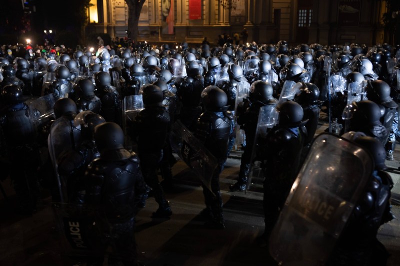 VIDEO Liderul principalului partid de opoziție din Georgia, arestat și târât de mascați pe stradă, pe fondul manifestațiilor masive antiguvernamentale