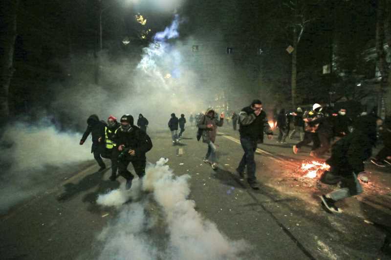 VIDEO Febra protestelor se extinde din Tbilisi și cuprinde Georgia / Guvernul pro-rus asigură că nu va exista „un Maidan” / Avertisment de la Moscova pentru protestatari