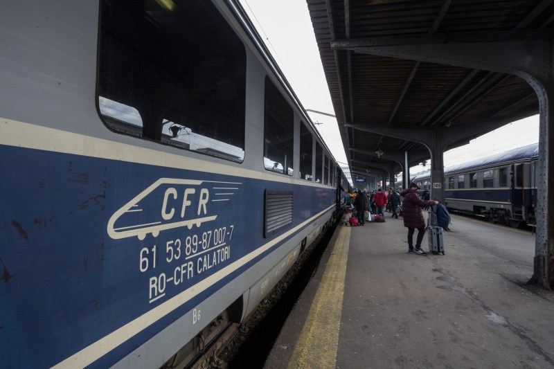 Biletele de tren sunt mai scumpe de la 15 decembrie. Cât va costa o călătorie până la Aeroportul Otopeni