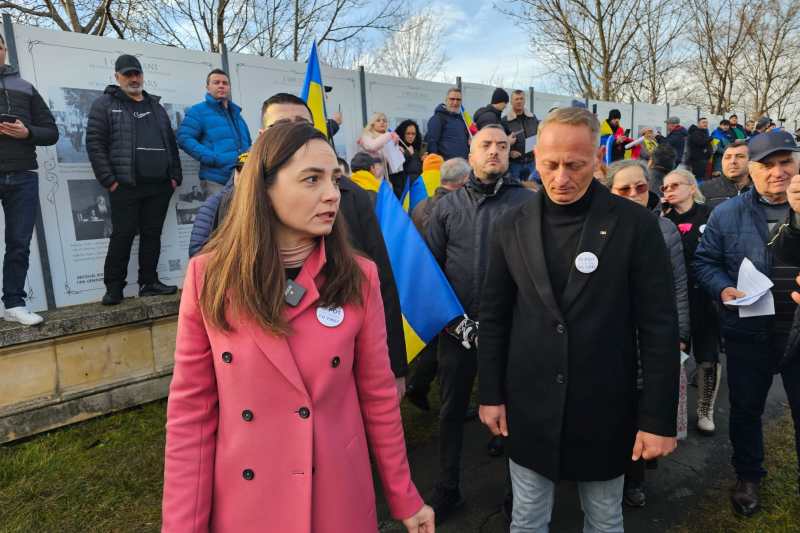 Ce spune lidera POT despre jandarmi după ce s-a certat cu ei la protest