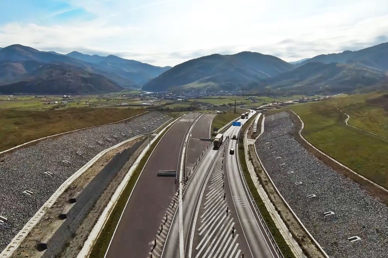 Autostrada Sibiu - Pitești, capătul spre Boița si intrarea în munți / Sursă: Captură YouTube - Radu Ignat