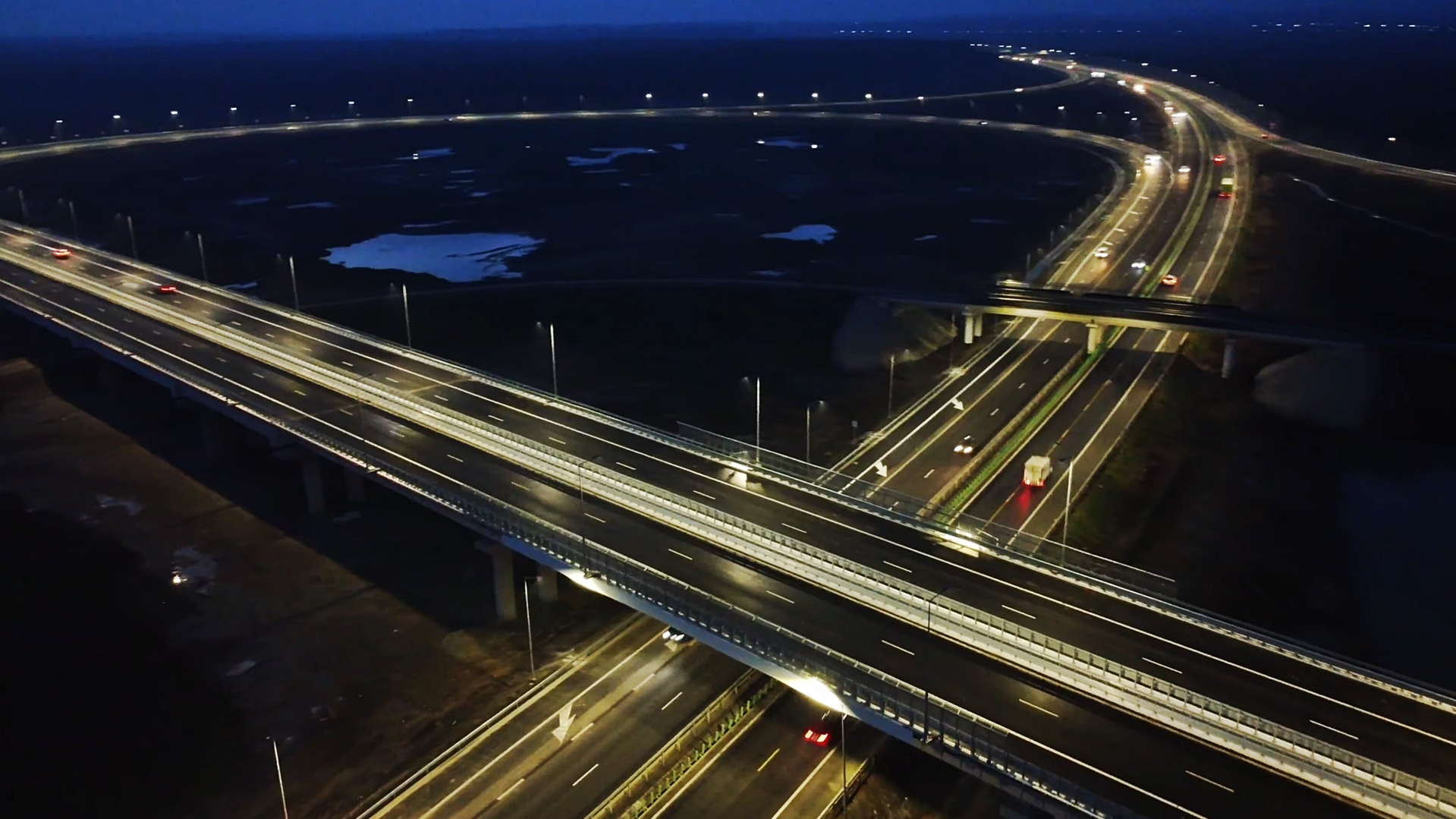 Am depășit Serbia și ne apropiem de Ungaria la autostrăzi și drumuri rapide, dar suntem în urmă dacă ne uităm la dimensiunile țărilor / Cum a ajuns Polonia la 5.000 de km - HotNews.ro