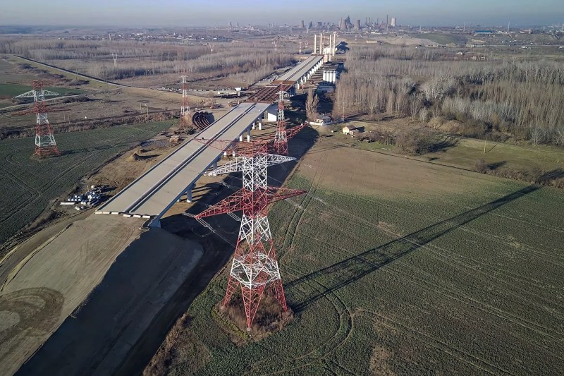 VIDEO „Este cea mai spectaculoasă lucrare de pe rețeaua actuală de autostrăzi”. Cum arată structura-mamut ce se construiește lângă Galați și care va fi gata în acest an