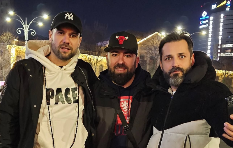 Influencerii TikTok Alex Dedu, Alin Bălașa și Adrian Niculescu, îl susțin pe Călin Georgescu din Piața Victoriei FOTO Instagram