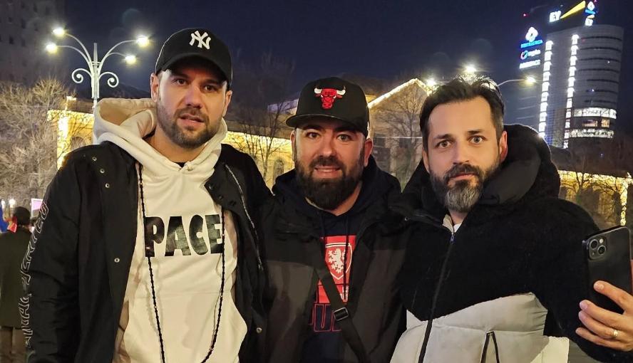 Influencerii TikTok Alex Dedu, Alin Bălașa și Adrian Niculescu, îl susțin pe Călin Georgescu din Piața Victoriei FOTO Instagram