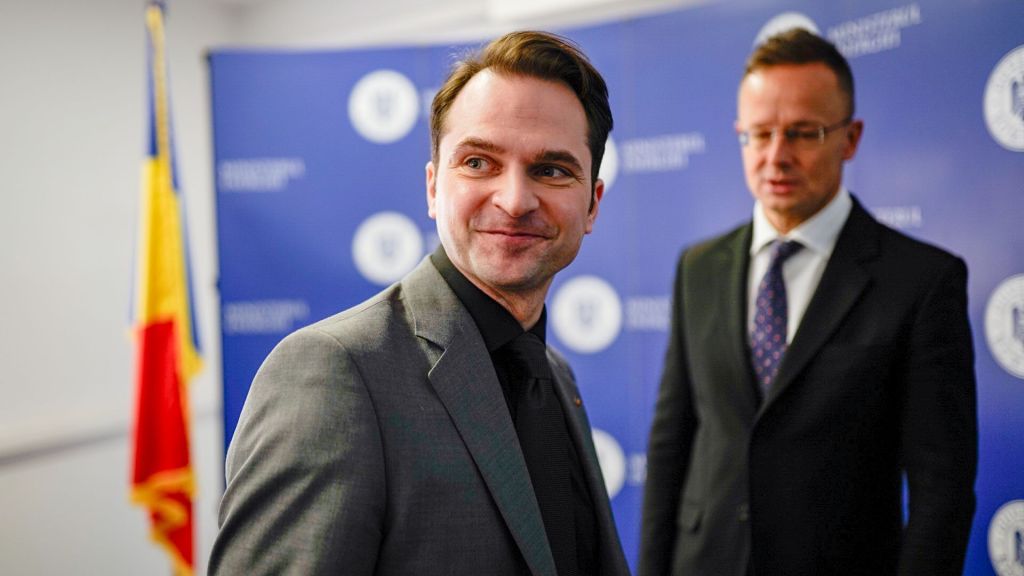 Ministrul Energiei, Sebastian Burduja (prim-plan) și ministrul maghiar de Externe, Peter Szijjarto. Sursa foto: Ministerul Energiei