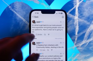 Anunțul lui Mark Zuckerberg privind politicile de fact-checking ale META. Colaj Hotnews. Sursă imagini: Profimedia, Shutterstock