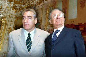 Petre Roman și Ion Iliescu. Colaj: Ion Mateș / Hotnews. Foto: Profimedia