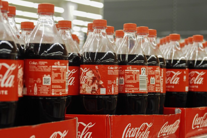 Retragere masivă de sucuri produse de Coca-Cola, în Europa, din cauza unei „cantități considerabile” de clorat