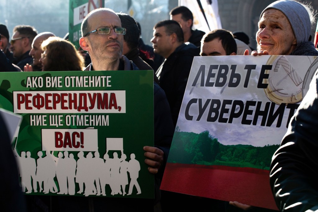 Protest al susținătorilor partidului „Renașterea" față de schimbarea monedei naționale și deciziile Curții Constituționale, 8 februarie 2024. Foto: Hristo Vladev / Shutterstock Editorial / Profimedia