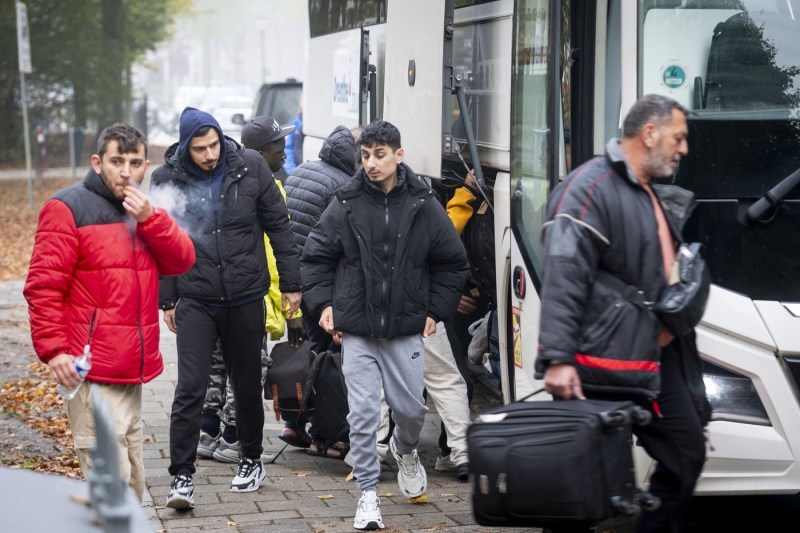 Bani și un bilet către Damasc pentru sirienii din Țările de Jos care vor să se întoarcă acasă. Suma promisă de guvernul olandez