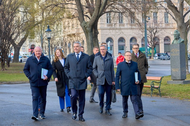 Cine îl va înlocui la conducerea partidului OVP pe Karl Nehammer, cancelarul austriac care a ținut România la ușa Schengen