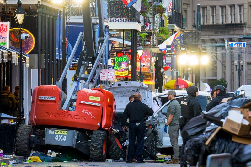 LIVE VIDEO 15 morți și zeci de răniți după ce o mașină a intrat în mulțime la New Orleans. Autorități: Șoferul plănuise carnagiul. Prima fotografie cu suspectul