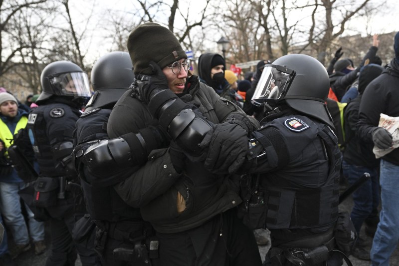 VIDEO Protest cu violențe la Congresul AfD. Manifestanții au încercat să blocheze desemnarea candidatei extremei drepte la postul de cancelar