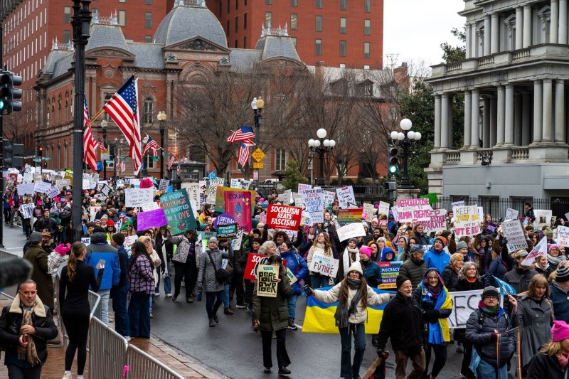 Mii de persoane au protestat la Washington împotriva lui Donald Trump, înainte de investirea sa