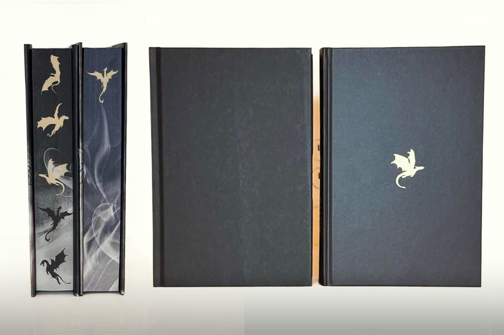 Ediția de colecție a volumului „Fourth Wing" de Rebecca Yarros. Sursa: contul de Facebook al scriitoarei.