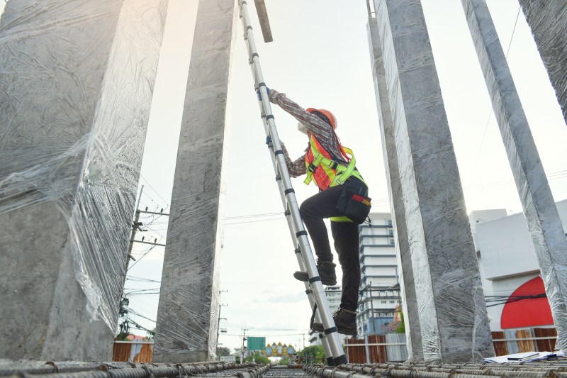 Lucrător în construcții, fotografie ilustrativă / Shutterstock