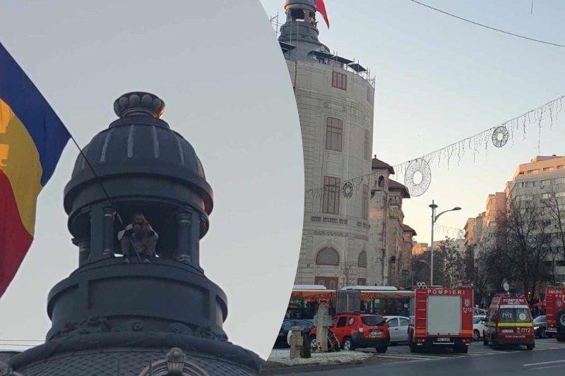 VIDEO „Stegarul dac” s-a urcat pe clădirea Universităţii Bucureşti. Traficul a fost restricționat în zonă cât timp negociatorii au încercat să îl convingă să coboare – UPDATE