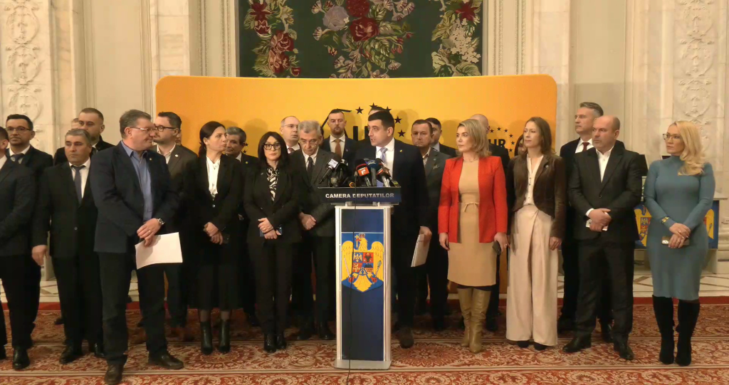 Conferință de presă în care George Simion anunță depunerea moțiunii de cenzură, marți, 25 februarie 2025. Foto: captură video AUR