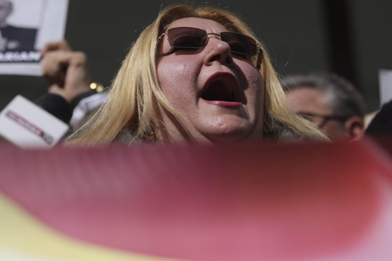 VIDEO Diana Șoșoacă a scris pe buletinul de vot numele lui Corneliu Zelea Codreanu și Nicolae Ceaușescu: „La alegeri ilegale și neconstituționale, nu pot să votez decât la vedere”