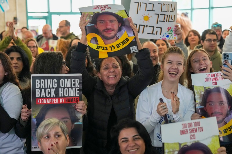 Unul dintre ostaticii eliberați de Hamas sâmbătă este și cetățean român / Bunica lui, născută în Rădăuți, îl așteaptă de mult cu felul lui de mâncare preferat