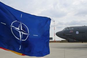 Steagul NATO. Foto: Inquam Photos / Eduard Vînătoru