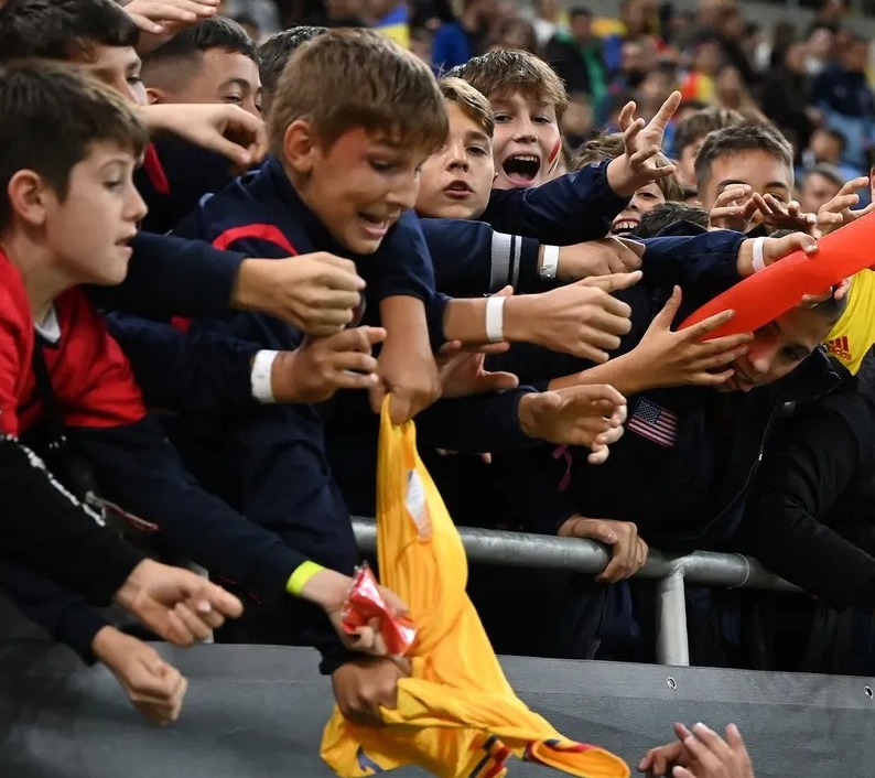 Suporteri români. Foto: Sport Pictures via GOLAZO.ro