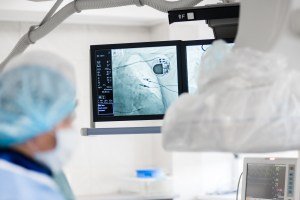 Simulator cardiac într-o sală de operații. Foto: Igor Goncharov | Dreamstime.com