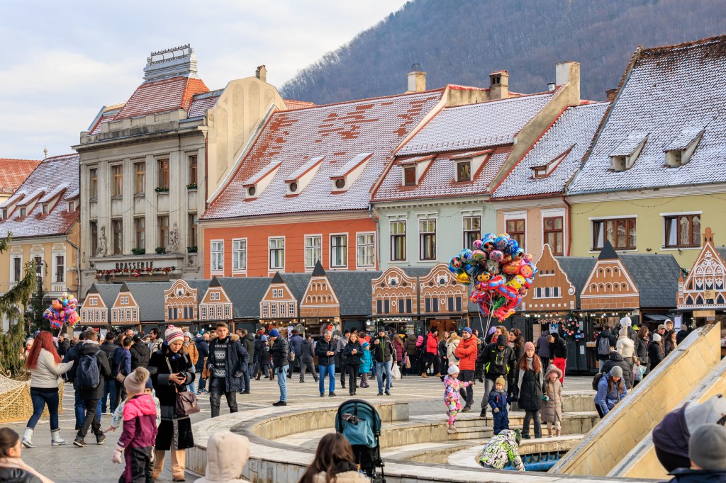 Stradă din Brașov. Fotografie de Iuri Gagarin | Dreamstime.com