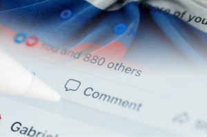 Comentarii pe Facebook. Colaj: Hotnews. Foto: Dreamstime