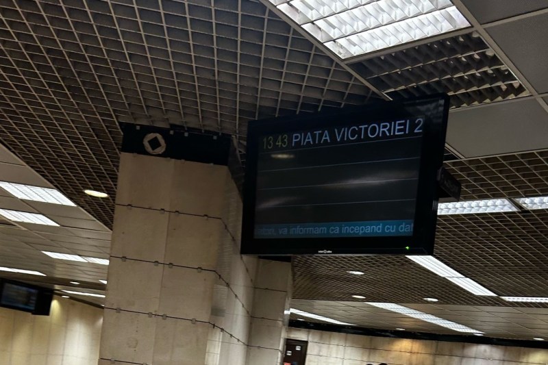 Probleme și azi la metrou, dar din motive noi: tabelele de afișaj din mai multe stații nu funcționează. Probleme sunt la Dristor, Victoriei și Unirii