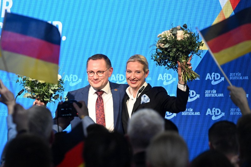 Tino Chrupalla și Alice Weidel, co-liderii AfD sărbătoresc rezultatele alegerilor în biroul din Berlin, 23 februarie 2025. Foto: Julian Stratenschulte / AFP / Profimedia