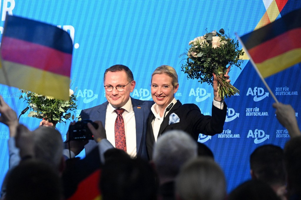 Tino Chrupalla și Alice Weidel, co-liderii AfD sărbătoresc rezultatele alegerilor în biroul din Berlin, 23 februarie 2025. Foto: Julian Stratenschulte / AFP / Profimedia