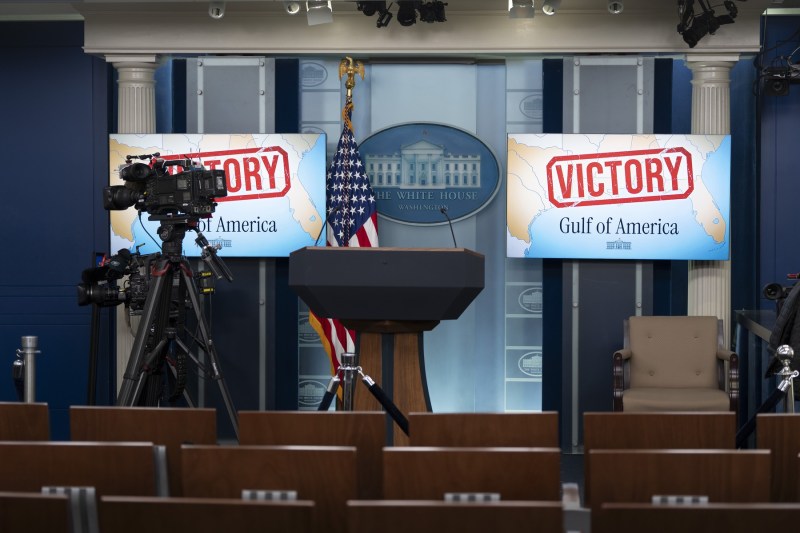 Trei dintre cele mai mari agenții de presă din lume fac front comun împotriva deciziei lui Trump, invocând imperativul informațiilor transmise de presa liberă și independentă