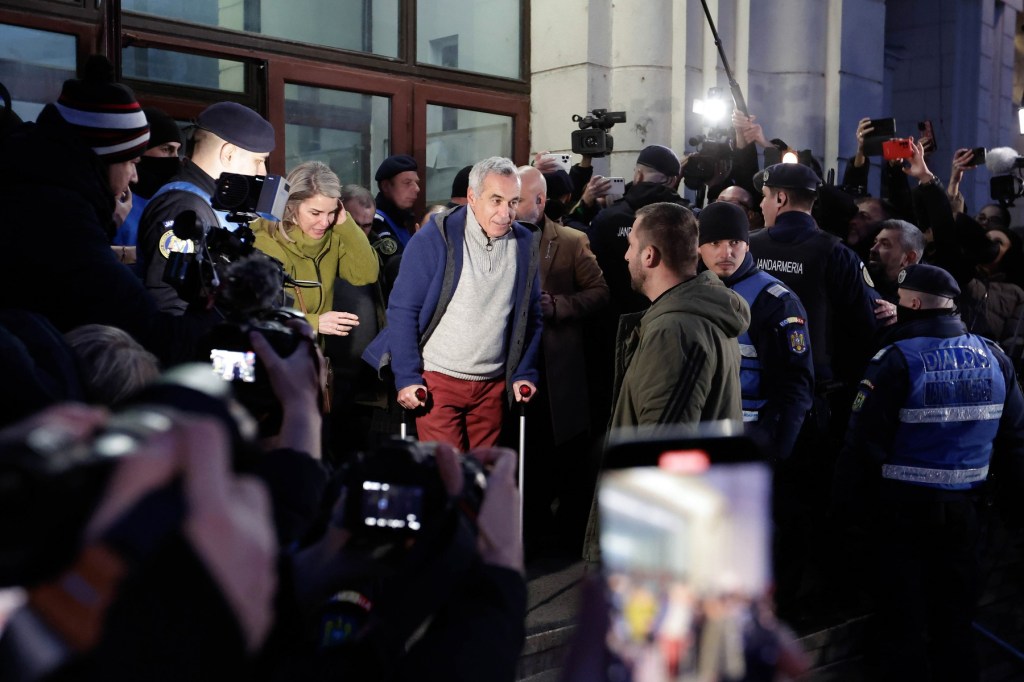 Călin Georgescu părăsește sediul Parchetului General, 26 februarie 2025. Foto: Cristian Cristel / Xinhua News / Profimedia