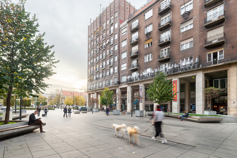 Stradă din Budapesta. Fotografie de Tamas Gabor / Shutterstock.com