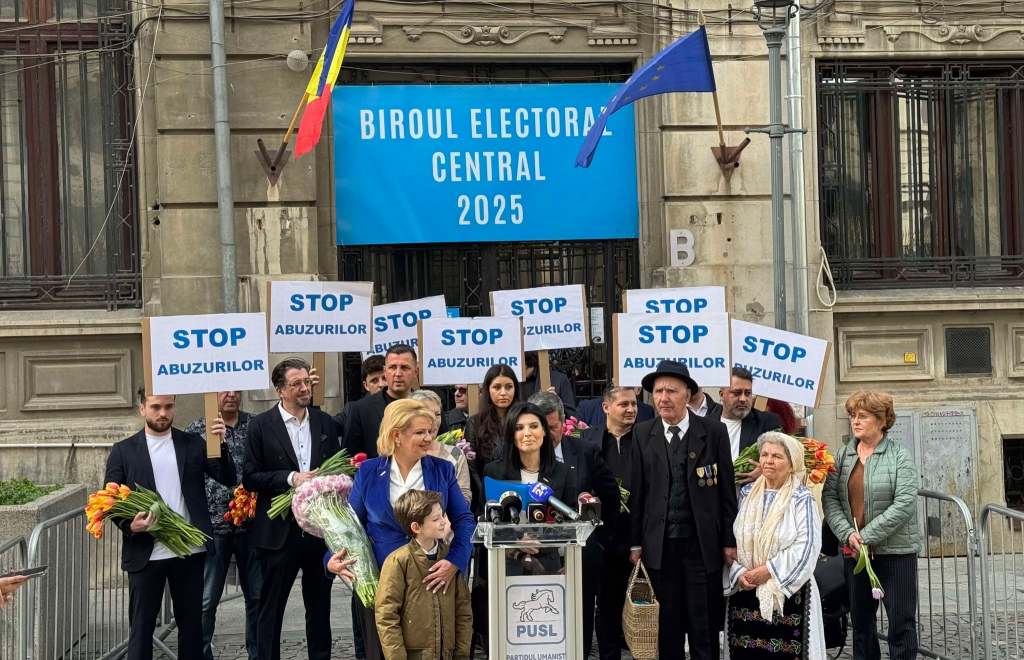 Lavinia Șandru la depunerea candidaturii / Foto: HotNews / Rebecca Popescu