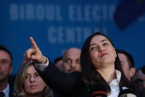 Anamaria Gavrilă, la depunerea candidaturii sale la BEC. Foto: Inquam Photos / George Călin