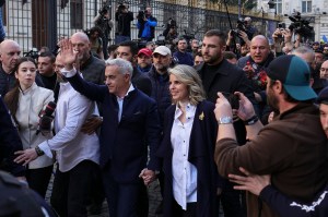 Călin și Cristela Georgescu, la depunerea candidaturii / Foto: Inquam Photos / Octav Ganea