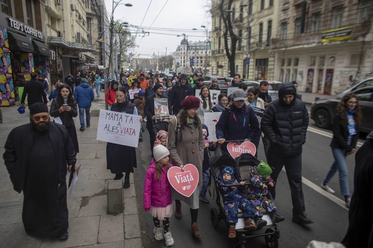 Mihail Neamțu, presat să își dea demisia de la șefia Comisiei de Cultură din Parlament după limbajul vulgar. Theodor Paleologu: „Rezerva de cadre AUR este limitată”