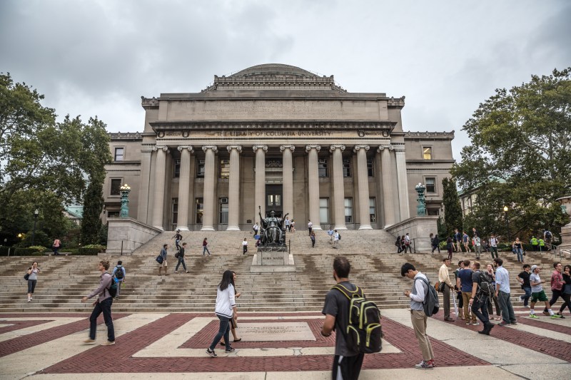 Demisie la vârful Universității Columbia din New York după disputa cu Trump privind finanţarea