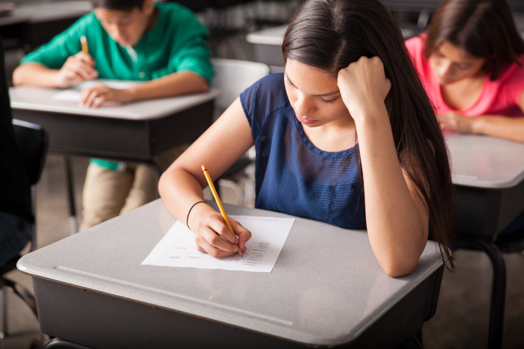Elevi în timpul unui examen. Foto: Dreamstime
