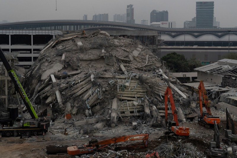 Patru cetățeni chinezi reținuți după ce au încercat să fure documente de construcție după cutremurul care a afectat Bangkok