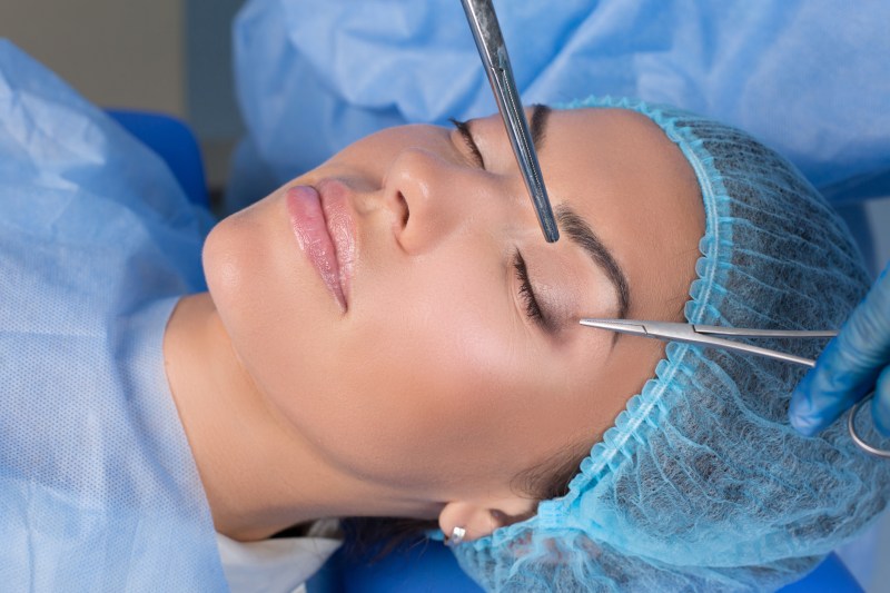 Blefaroplastia Necesitate medicală sau dorință estetică O privire obiectivă asupra chirurgiei pleoapelor