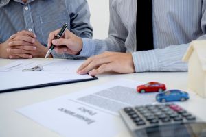 Broker de asigurare / Foto: Pattanaphong Khuankaew / Dreamstime.com