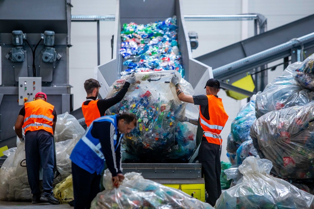 Deschiderea celui de-al patrulea centru de numărare și sortare a ambalajelor din cadrul Sistemului de Garanție - Returnare (SGR). Inquam Photos / Ovidiu Micsik