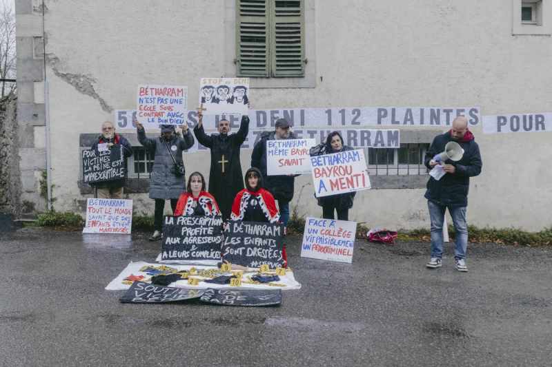 Scandal în Franța: fiica premierului dezvăluie că a fost victima violențelor unui preot, în tabăra unei școli catolice aflate în centrul acuzațiilor de abuz și viol