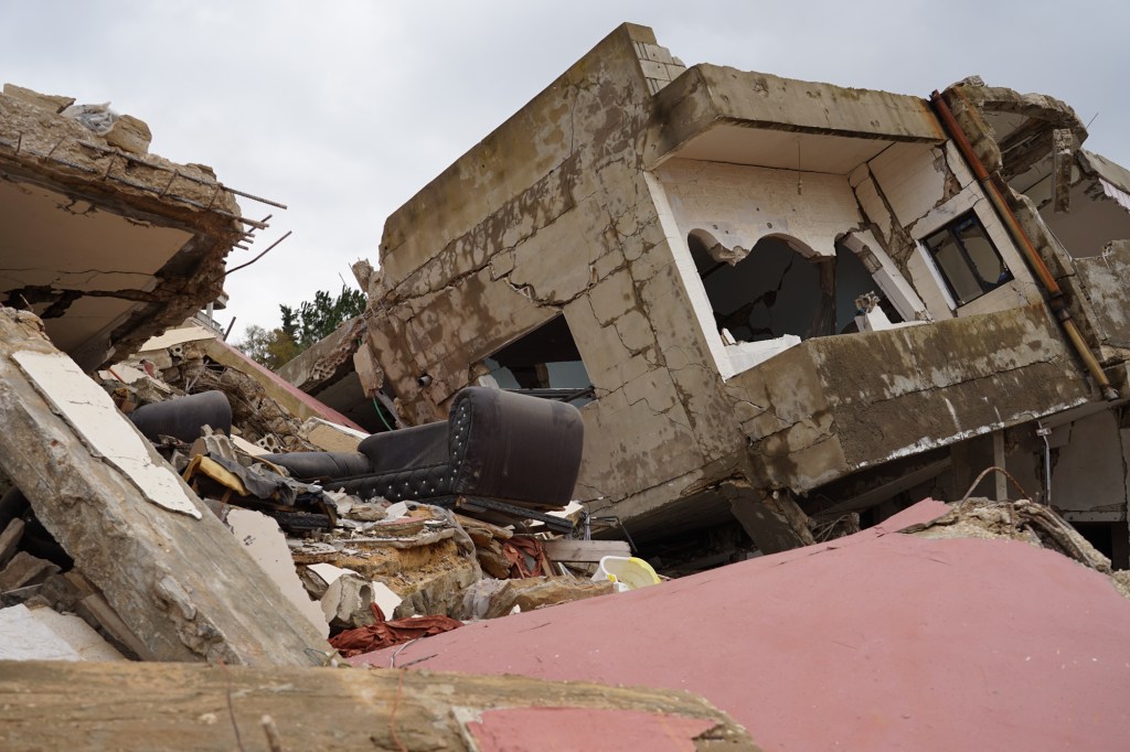 O locuință bombardată din Ayta al-Shaab